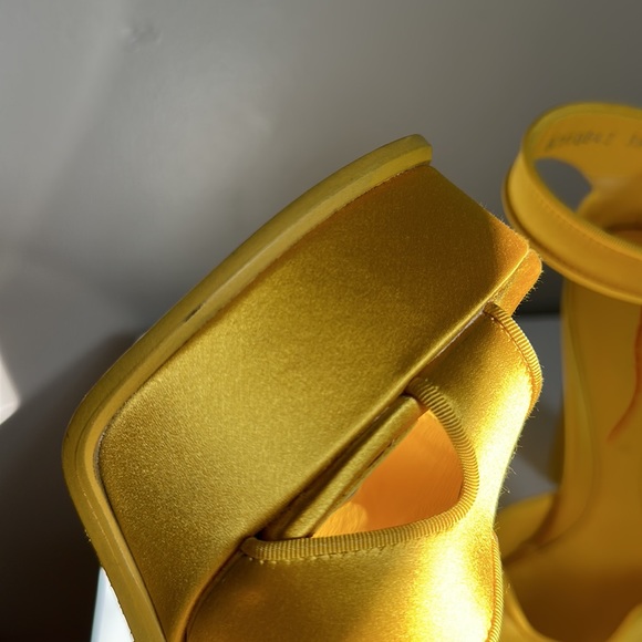 Alexander McQueen Satin Platform Ankle Strap Sandal - Picture 15 of 16